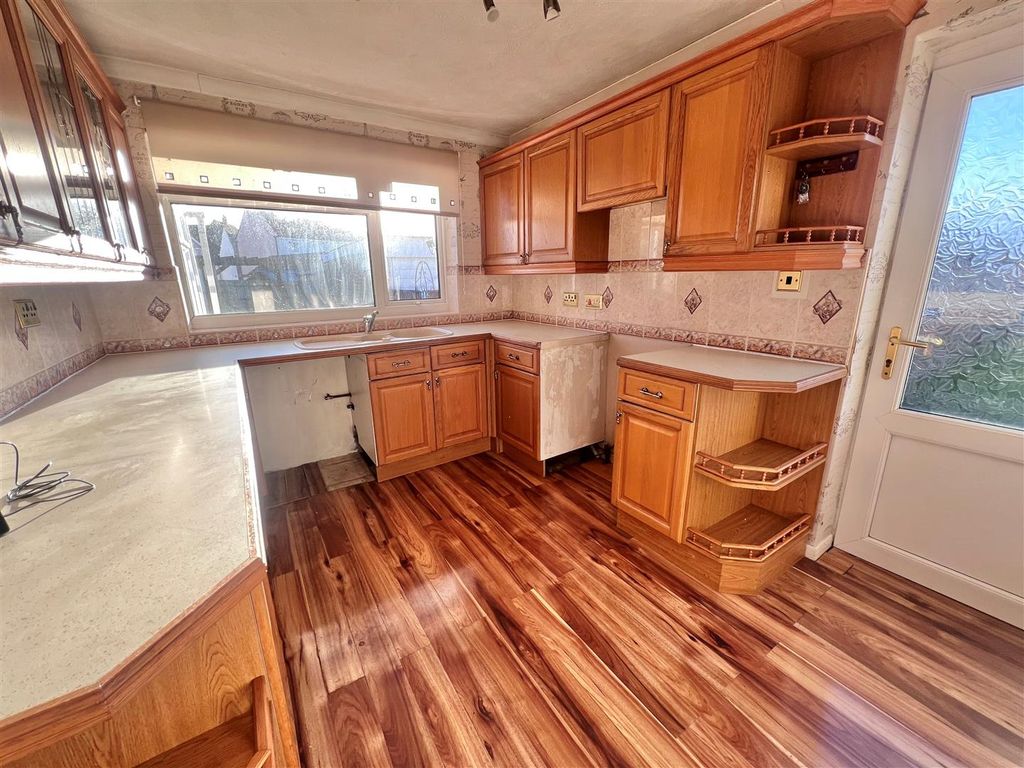 Property photo 3 of 16 Kitchen 1.Jpg