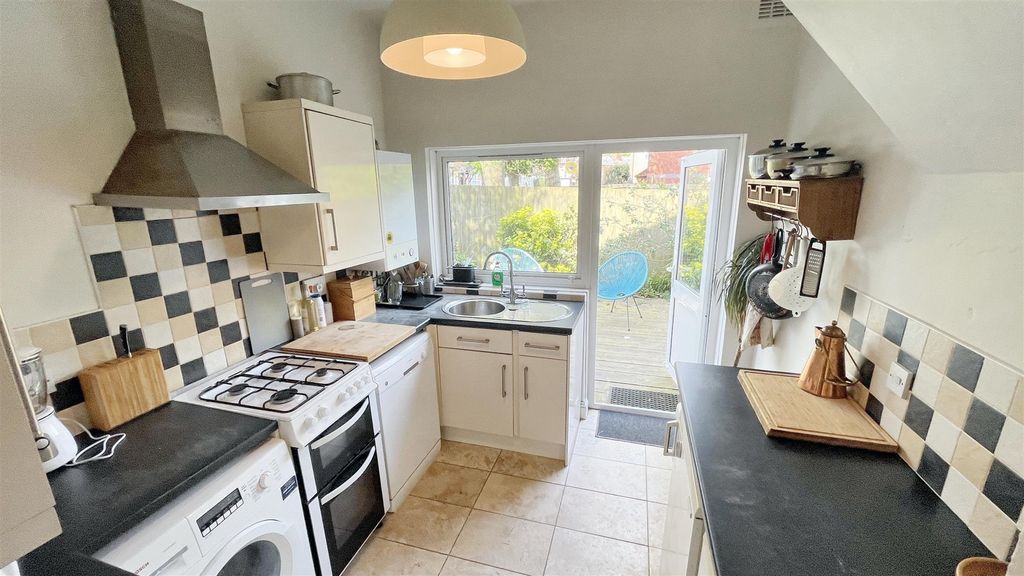 Property photo 2 of 14 Kitchen