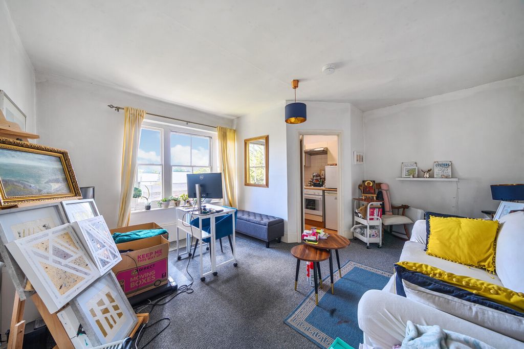 Property photo 1 of 11 1511520-7-6A88247...