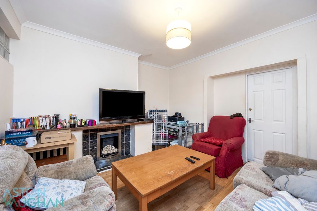 Property photo 3 of 12 4627863