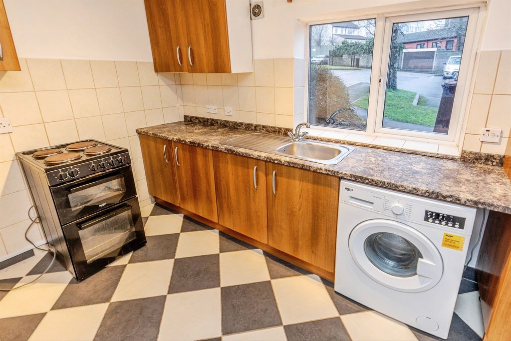 Property photo 2 of 20