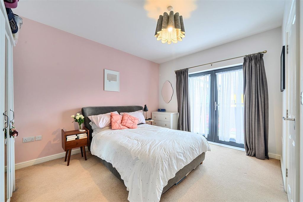 Property photo 3 of 9 Fountain Court - Bed 1.Jpg