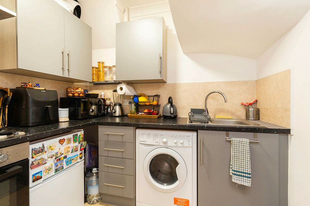 Property photo 2 of 3