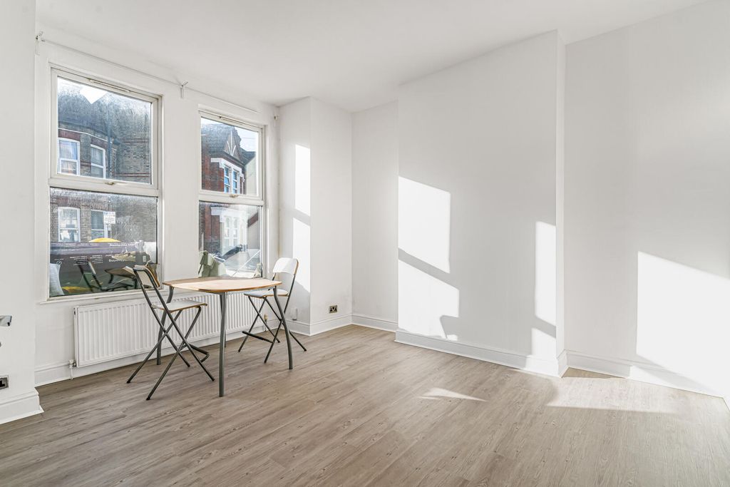 Property photo 3 of 24 Dining Room