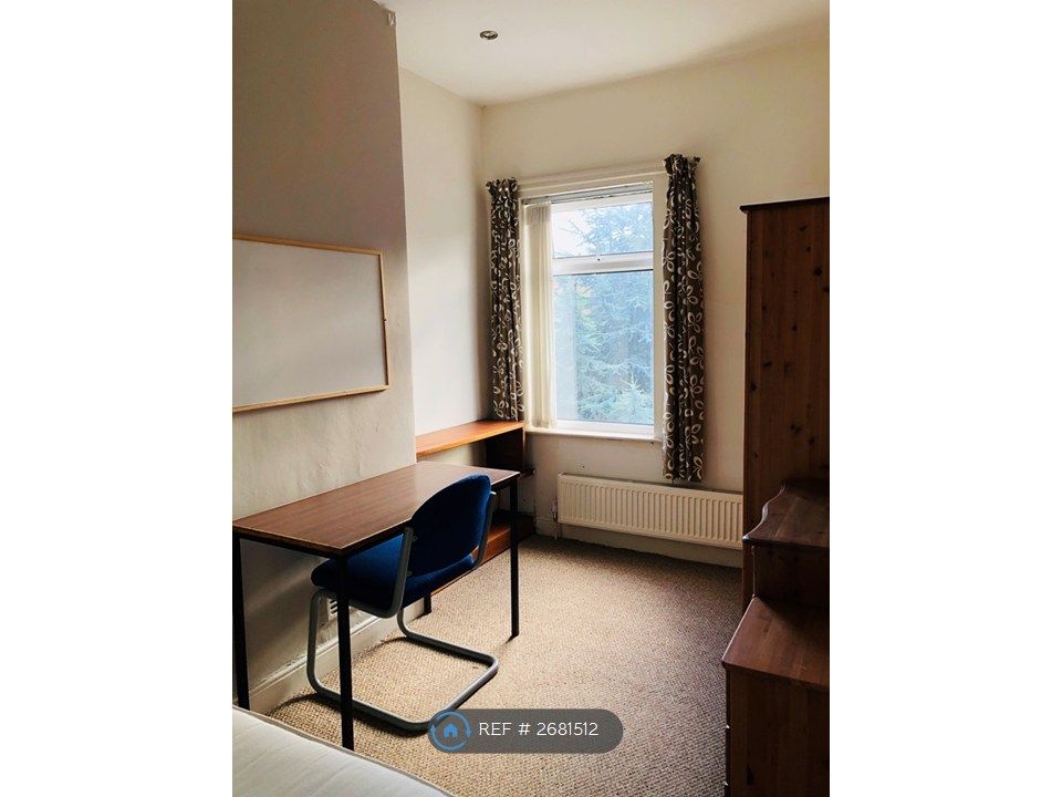 Property photo 3 of 11 Bedroom 1