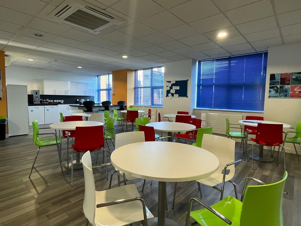 Property photo 2 of 10 Vh Kitchen Breakout.Jpg