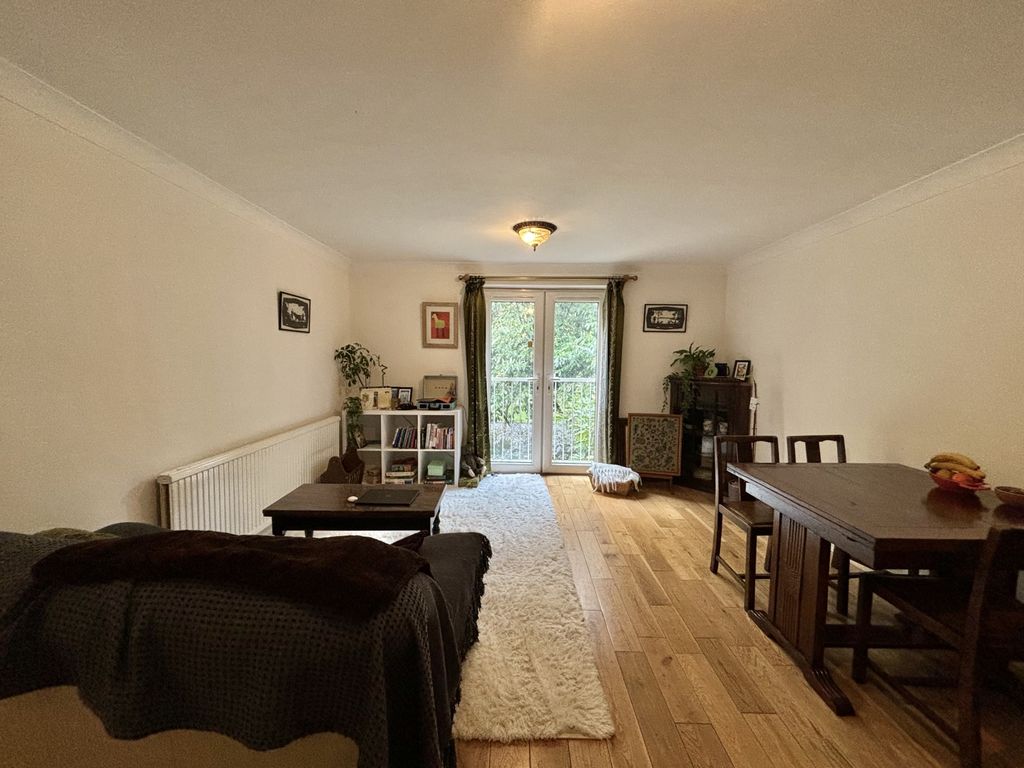 Property photo 1 of 13 Image00007