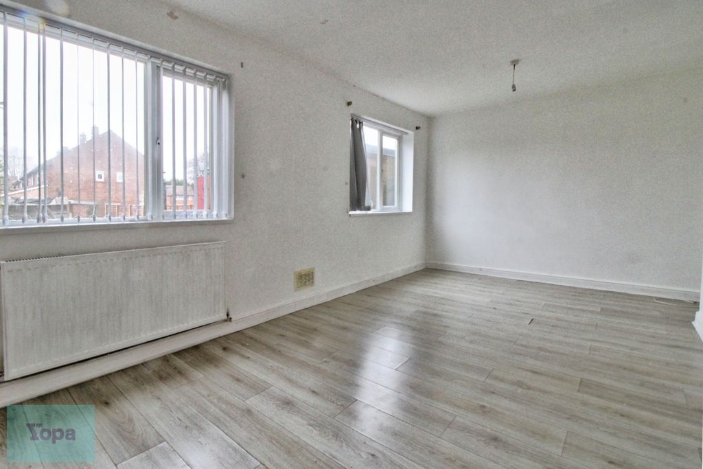 Property photo 2 of 12 4B7404A3-Lounge 20One