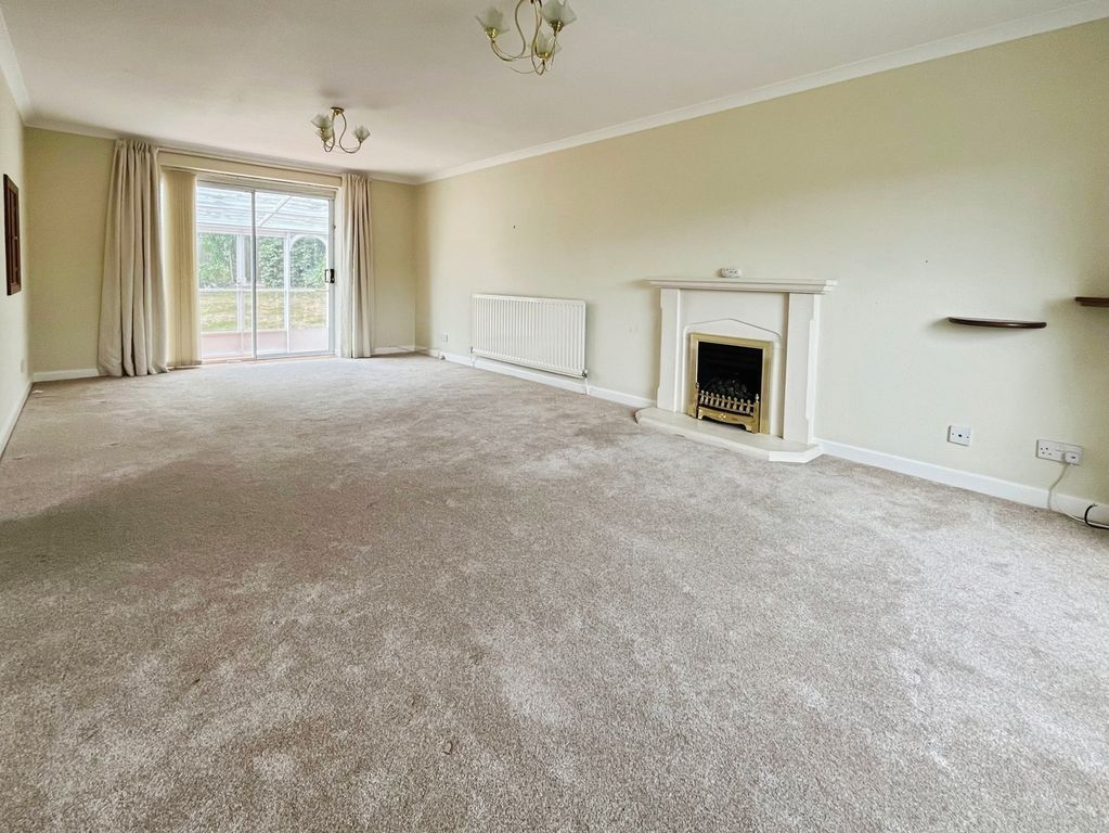 Property photo 2 of 16 Living Room