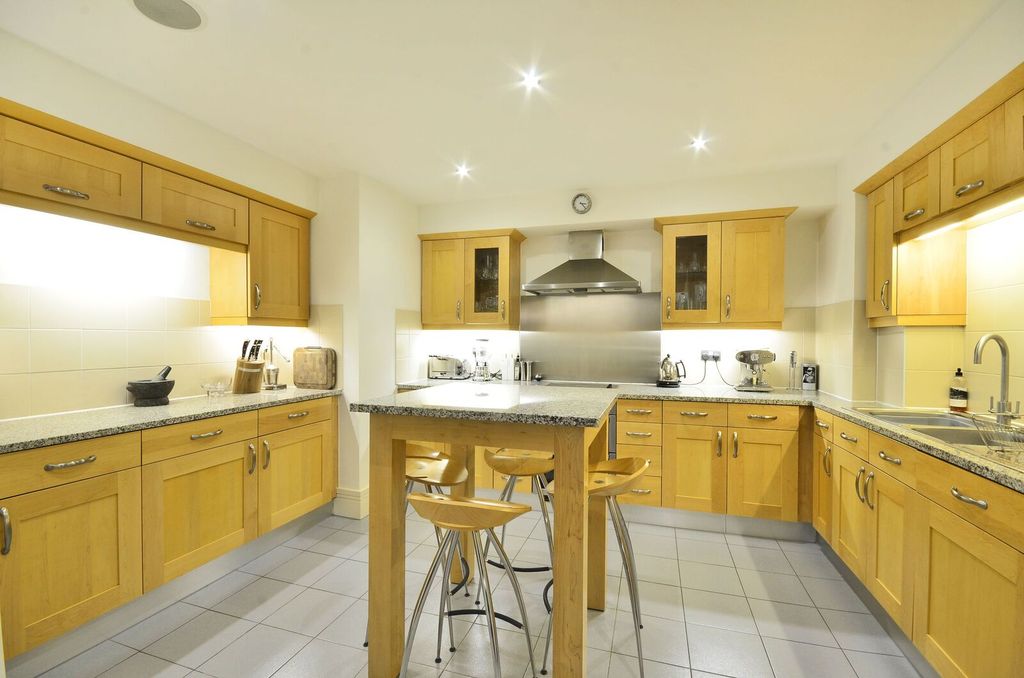 Property photo 3 of 23