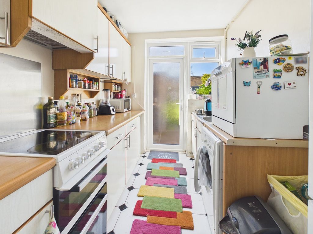 Property photo 3 of 9 Kitchen