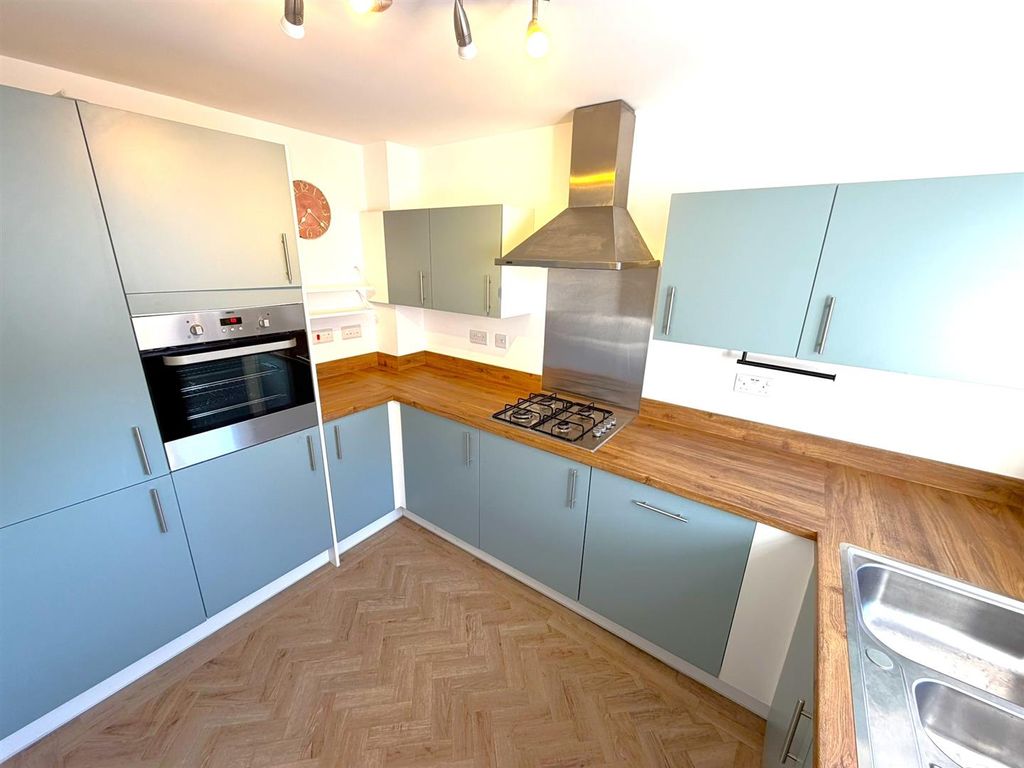 Property photo 3 of 15 Kitchen