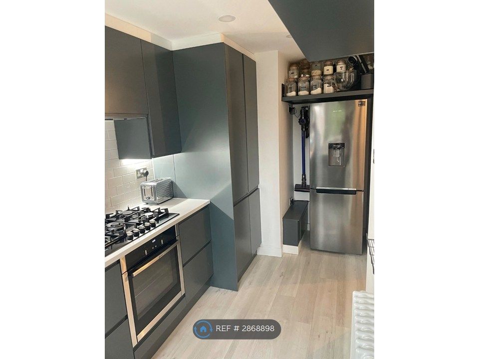 Property photo 3 of 7 Kitchen