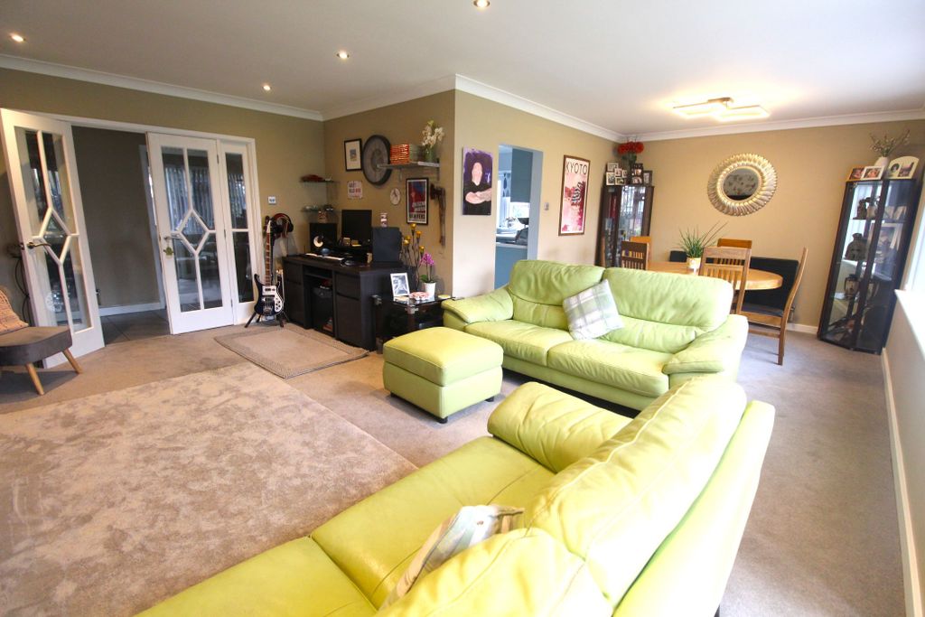 Property photo 3 of 20 Lounge Diner