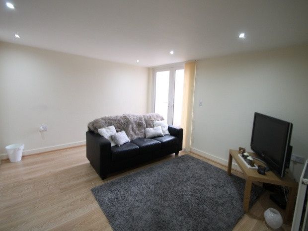 Property photo 1 of 12 A Bright And Tidy Living Room With A Comfortable S...