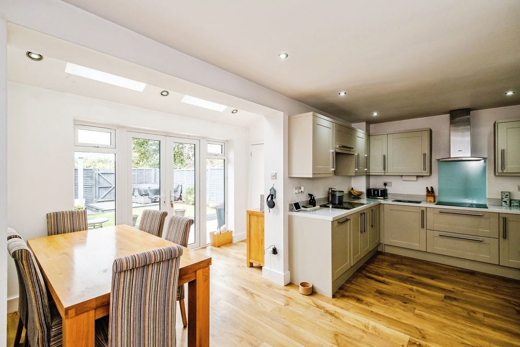 Property photo 3 of 27 Pbox-Img.Jpg