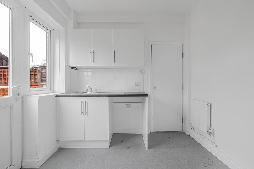 Property photo 3 of 15 Kitchen