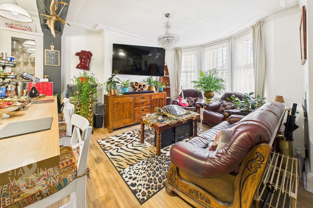 Property photo 2 of 21