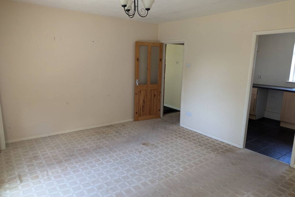 Property photo 3 of 8