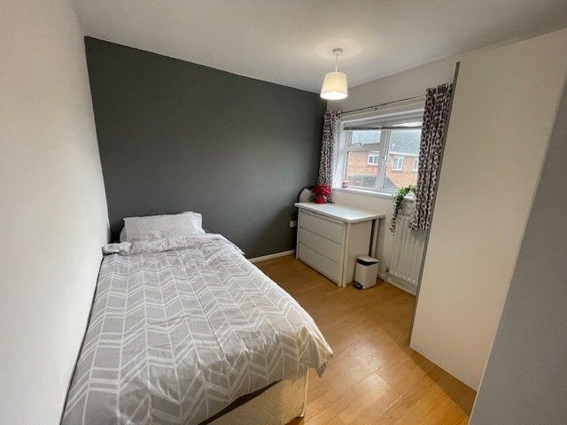 Property photo 1 of 3 Bedroom