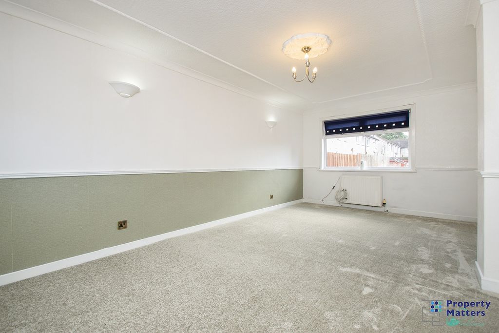 Property photo 3 of 17 Lounge