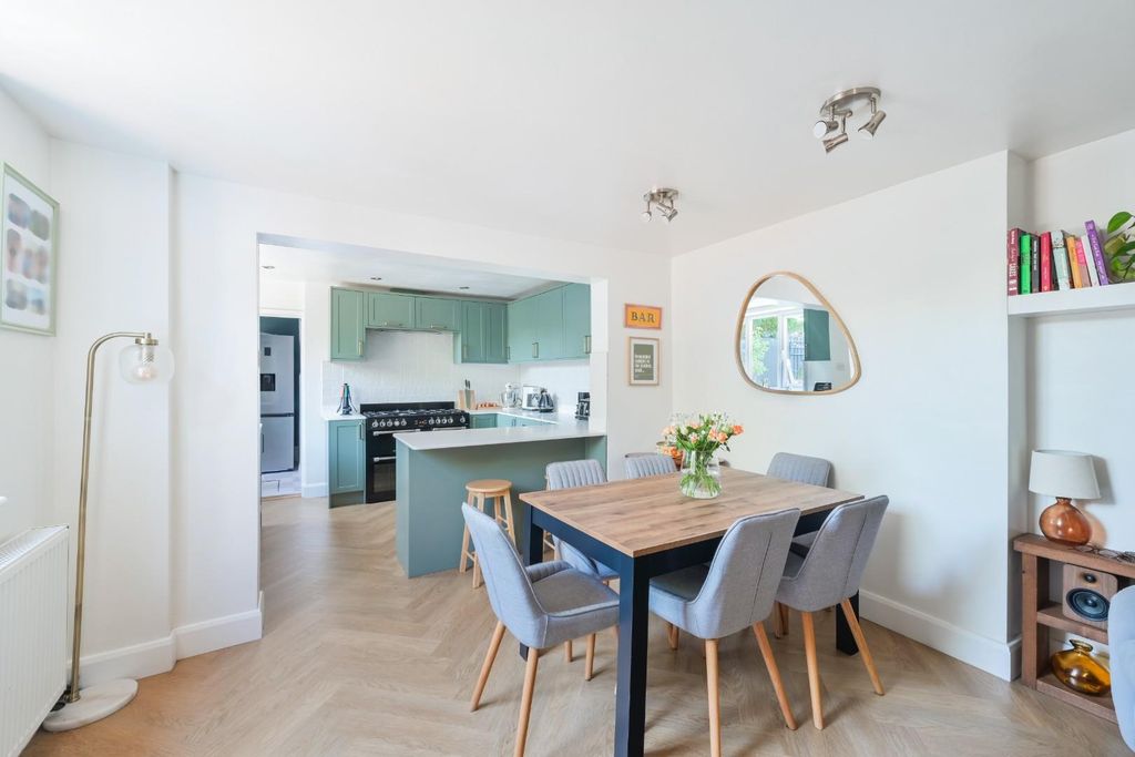 Property photo 3 of 14 Albert Road