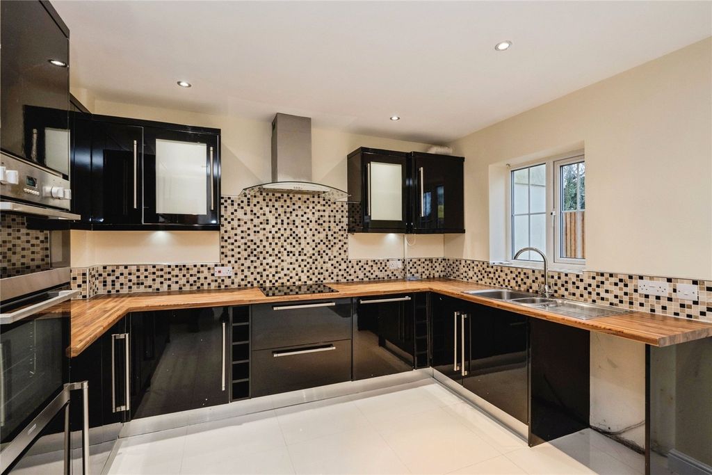 Property photo 3 of 17 Picture No. 16