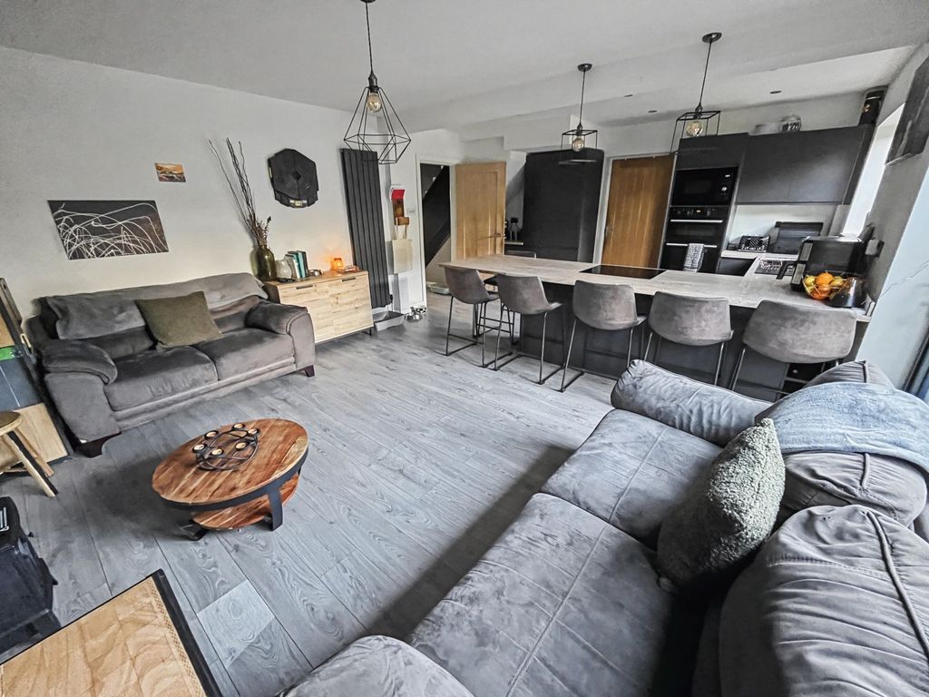 Property photo 1 of 25