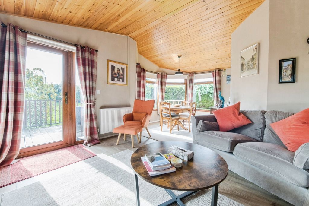 Property photo 3 of 16 Photo