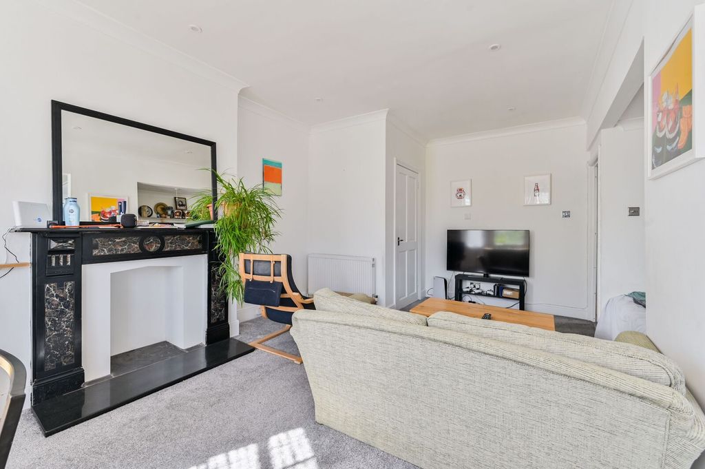 Property photo 3 of 11