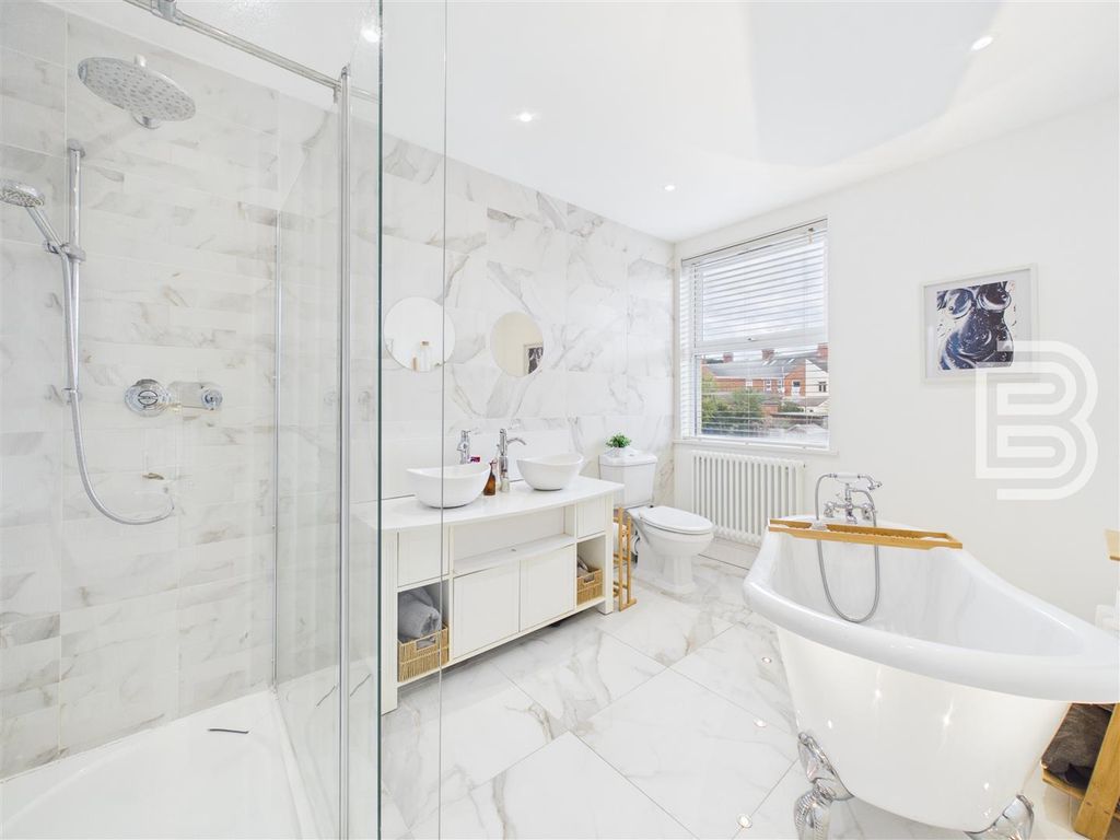 Property photo 2 of 15 Bathroom (1).Jpg