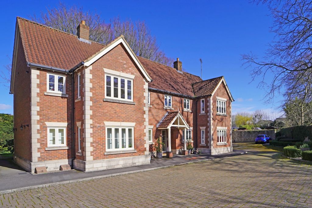 Property photo 1 of 11