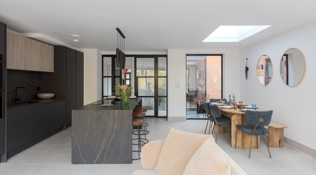 Property photo 3 of 25 Image