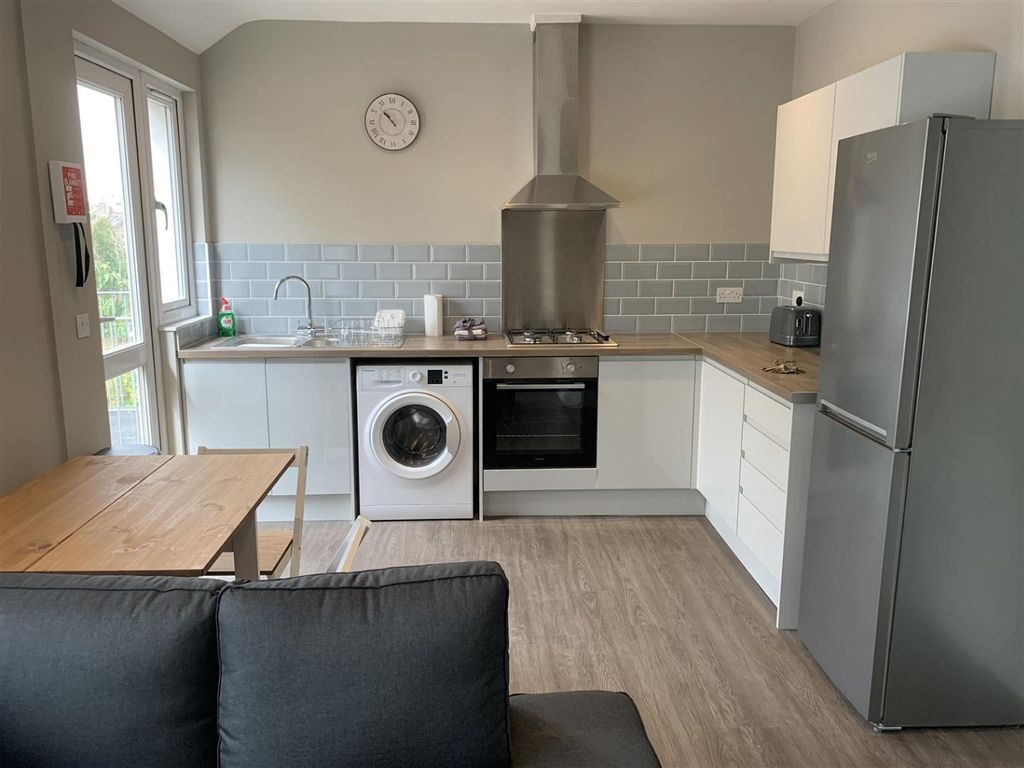 Property photo 1 of 10 4630660