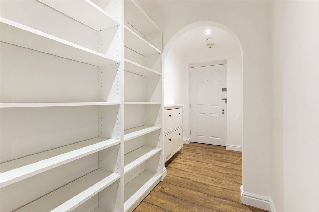 Property photo 3 of 12 Entrance Hall