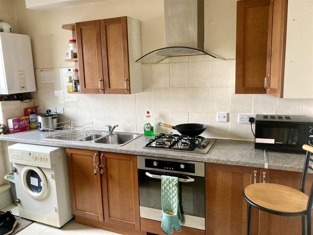 Property photo 1 of 4 Kitchen