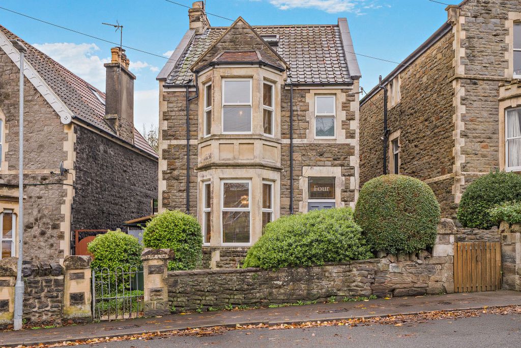 Property photo 1 of 23