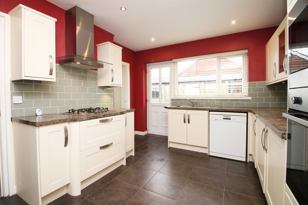 Property photo 2 of 31