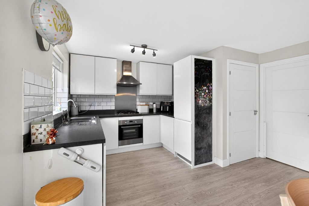 Property photo 3 of 20 5Thompsonway-33.Jpg