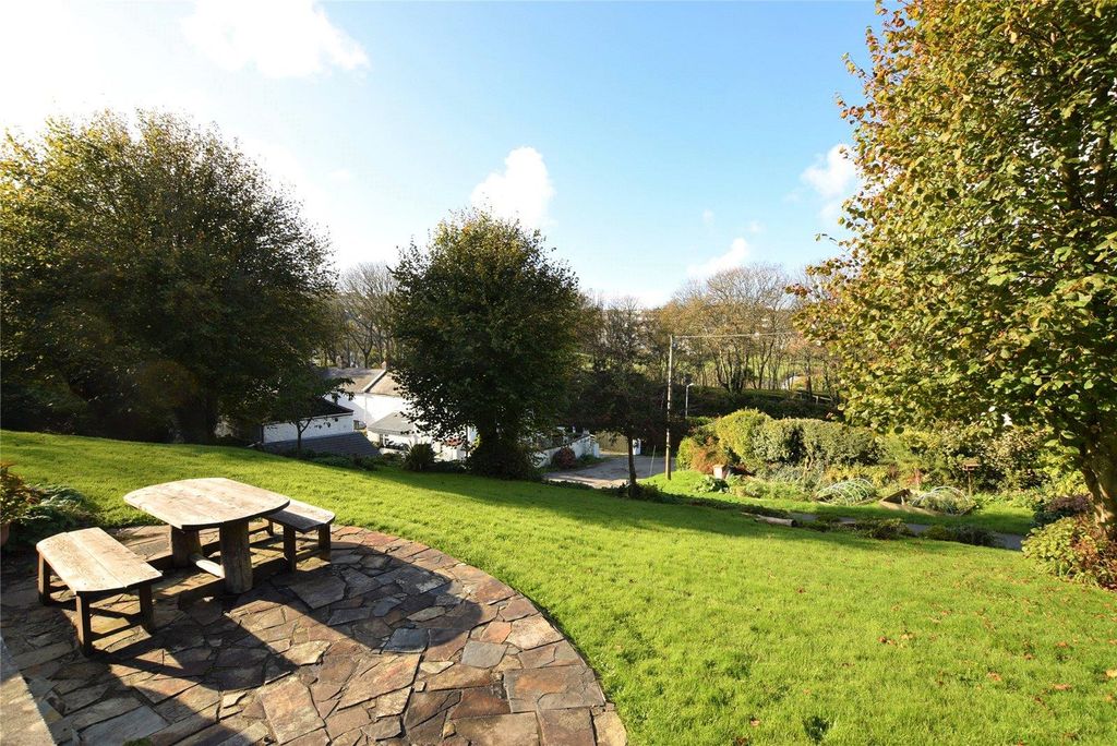 Property photo 2 of 14 Communal Gardens