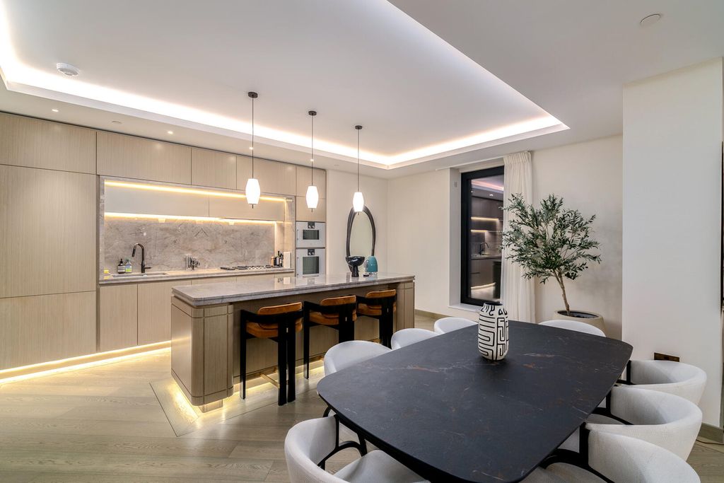 Property photo 3 of 23 Kitchen