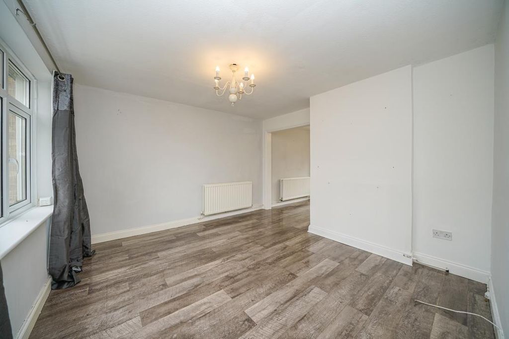 Property photo 2 of 13 7-Maple-Green-1503.Jpg