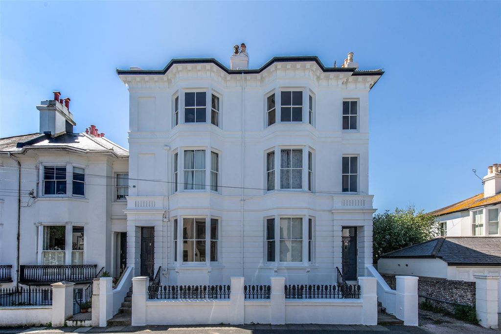 Property photo 1 of 9 Front