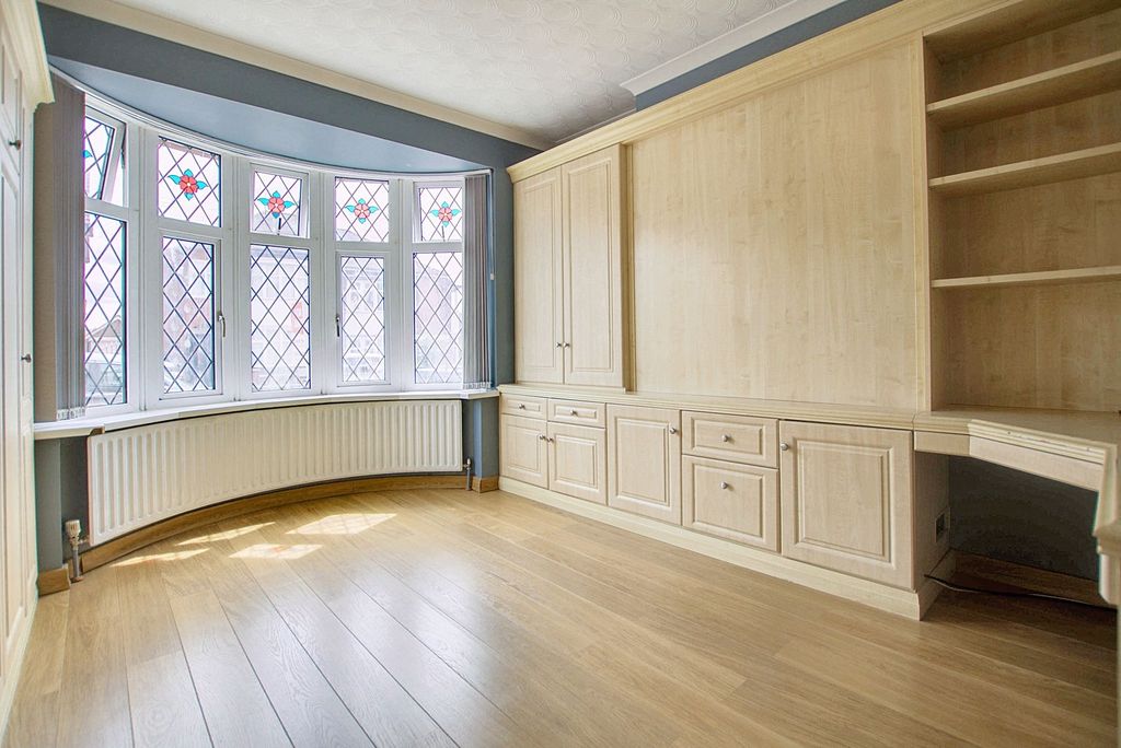 Property photo 2 of 37