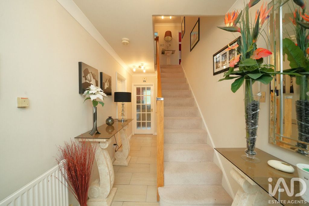 Property photo 3 of 43