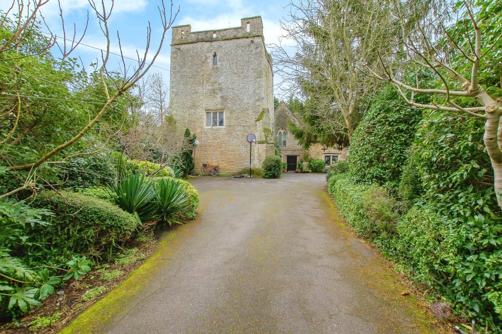 Property photo 1 of 30