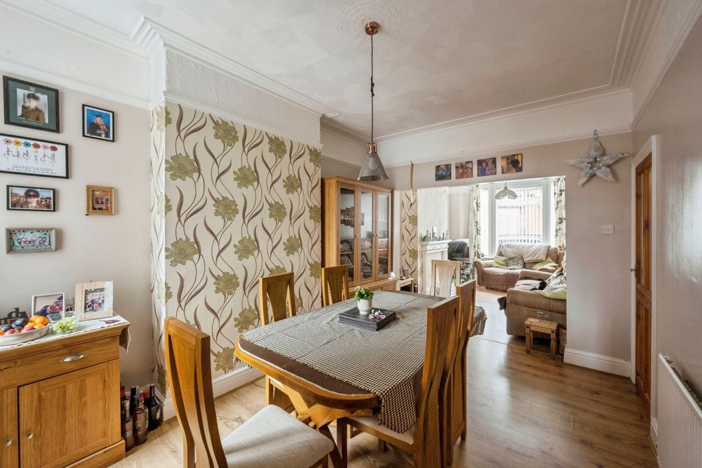 Property photo 3 of 14 Dining Room