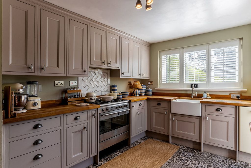 Property photo 3 of 25