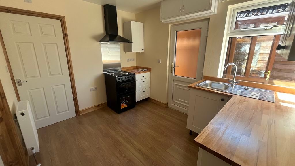 Property photo 3 of 8 Photo 8