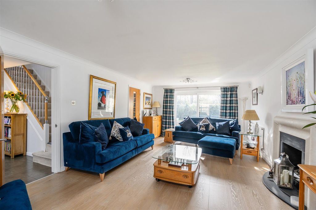 Property photo 3 of 18 3 Nesfield Grove_8.Jpg